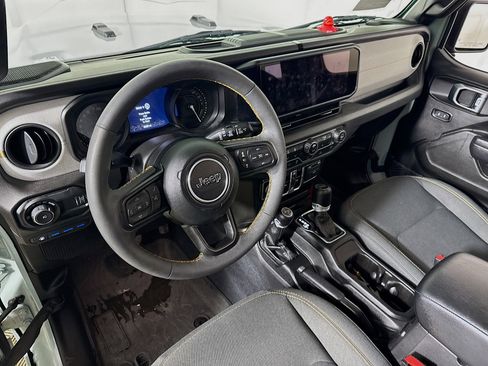 Used 2024 Jeep Wrangler Unlimited w/ Convenience Group image 11