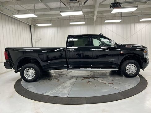 Used 2025 RAM 3500 Laramie AWD/4WD image 4