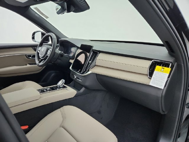 New 2026 Volvo XC90 T8 Plus w/ Protection Package Premier AWD/4WD image 13