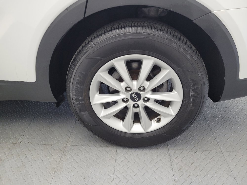 Used 2019 Kia Sorento FWD image 31