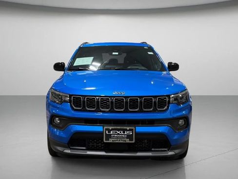 Used 2025 Jeep Compass Latitude w/ Altitude Special Edition AWD/4WD image 9