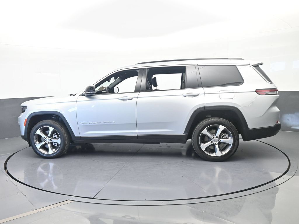 Used 2025 Jeep Grand Cherokee L Limited RWD image 3