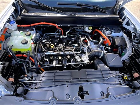 New 2025 Ford Maverick XL image 16