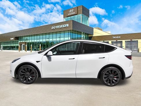 Used 2022 Tesla Model Y Performance AWD/4WD image 9