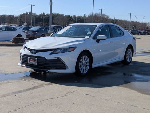 Used 2024 Toyota Camry LE image 10