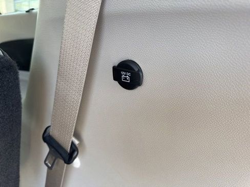 Used 2021 Chrysler Pacifica Touring-L FWD image 21
