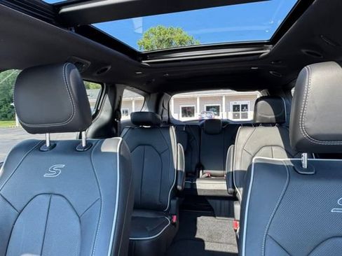 New 2026 Chrysler Pacifica Limited w/ S Appearance Package image 24