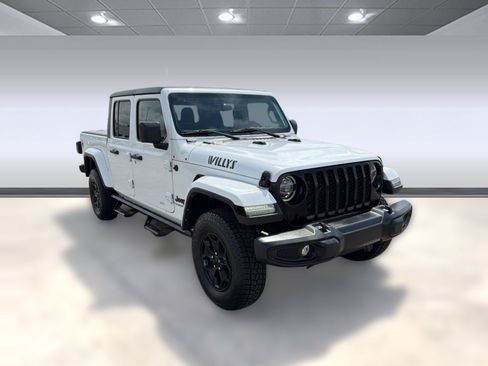 Used 2022 Jeep Gladiator Sport AWD/4WD image 6