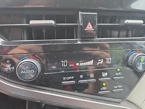 Used 2022 Toyota Camry XLE w/ Navigation Upgrade Package FWD image 17
