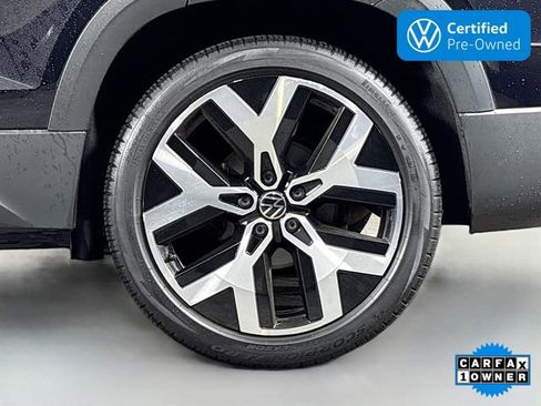 Certified 2022 Volkswagen Taos SEL w/ Panoramic Sunroof Package image 32