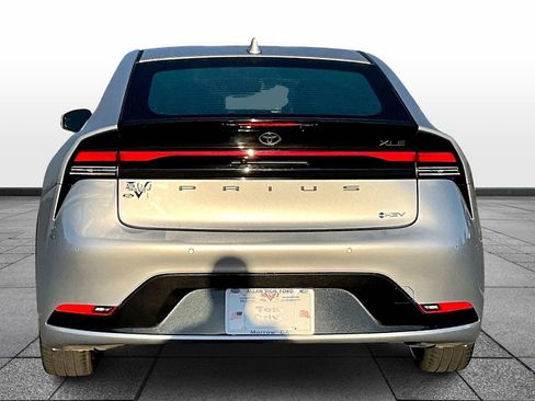 Used 2023 Toyota Prius XLE image 4