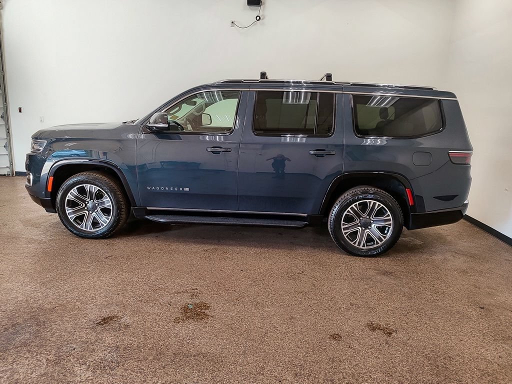 Used 2023 Jeep Wagoneer 4WD w/ Premium Group I image 2