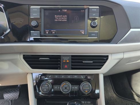 Used 2024 Volkswagen Jetta SE image 33