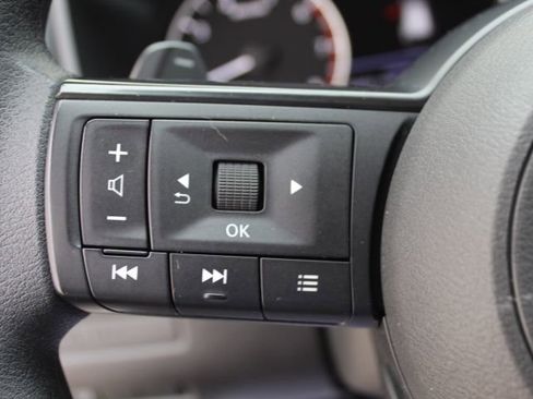 Used 2024 Nissan Rogue S image 15