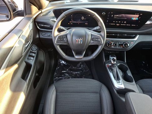 Used 2025 Buick Envista Preferred w/ Convenience I Package FWD image 11