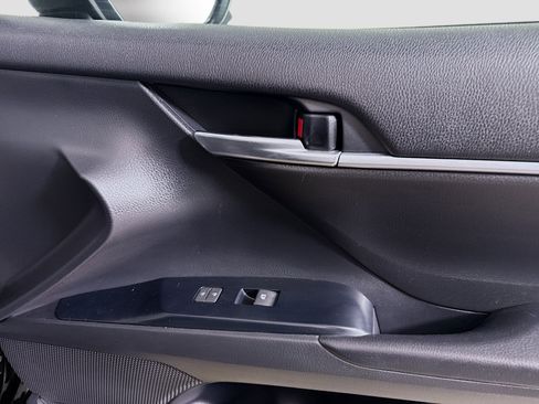 Used 2020 Toyota Camry SE FWD image 30