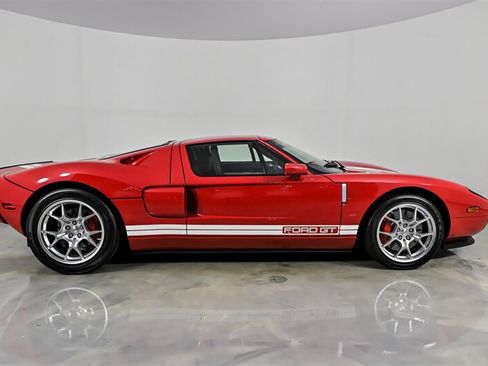 Used 2005 Ford GT RWD image 14