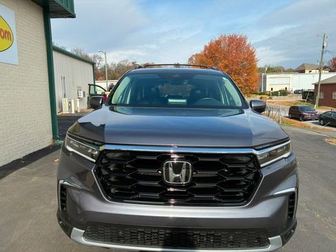 Used 2024 Honda Pilot Touring image 8