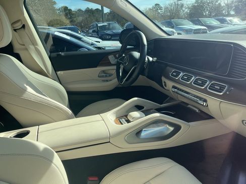 Certified 2025 Mercedes-Benz GLS 450 4MATIC image 10