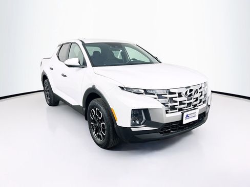 Used 2024 Hyundai Santa Cruz SE image 1