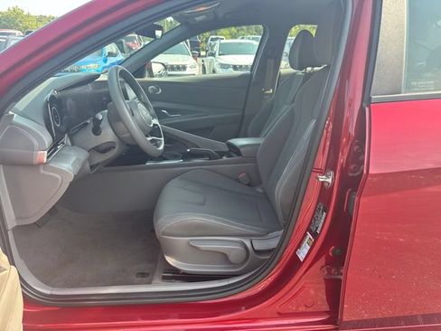 Used 2024 Hyundai Elantra SEL FWD image 13