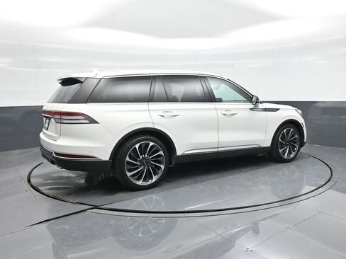 Used 2020 Lincoln Aviator Reserve w/ Equipment Group 202A image 9