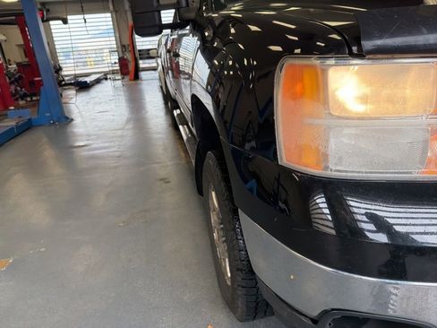 Used 2012 GMC Sierra 2500 SLE w/ SLE Preferred Package AWD/4WD image 9