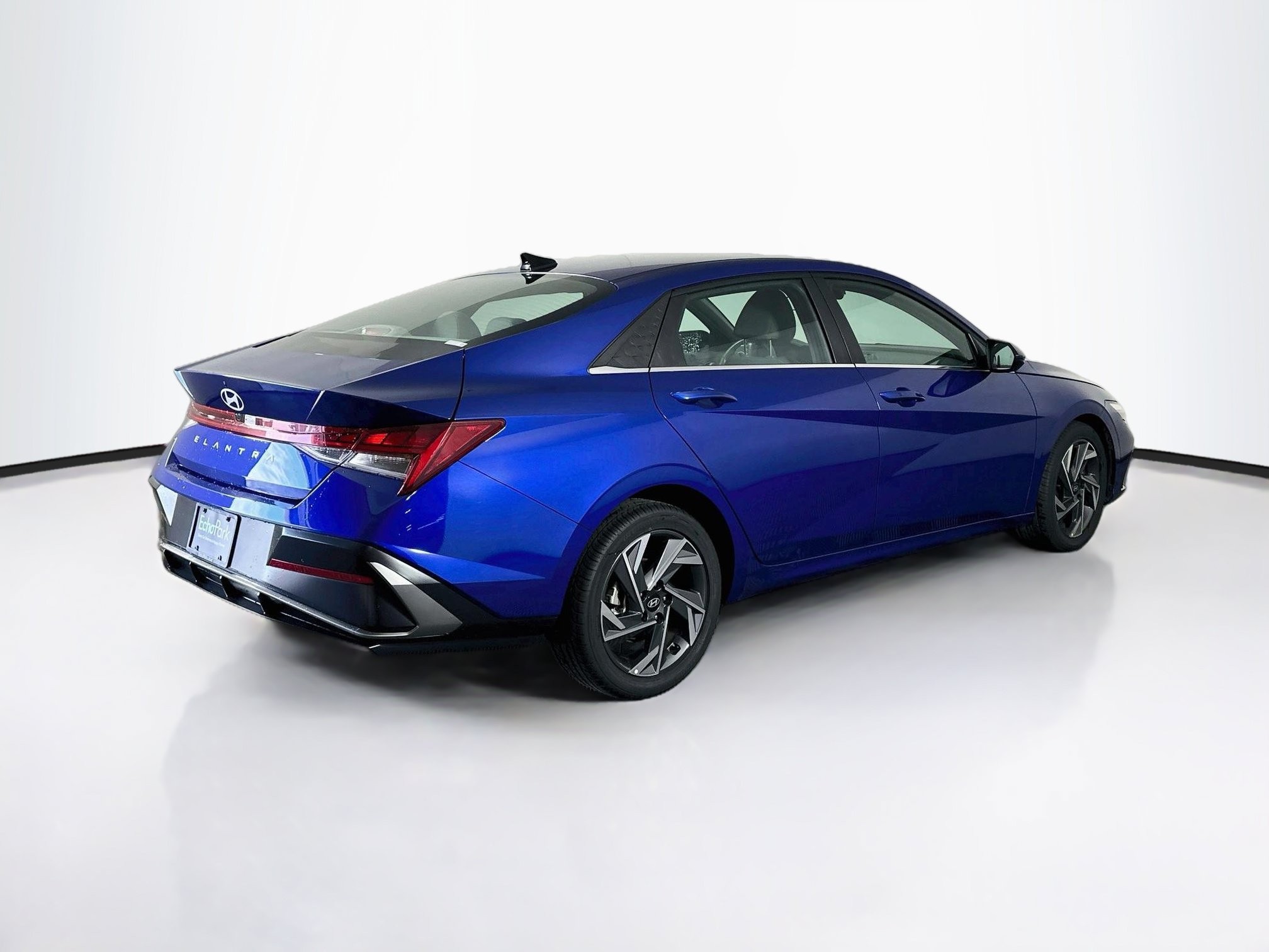Used 2025 Hyundai Elantra SEL FWD image 9