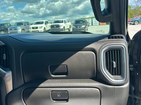 Certified 2022 Chevrolet Silverado 1500 High Country w/ Technology Package AWD/4WD image 38