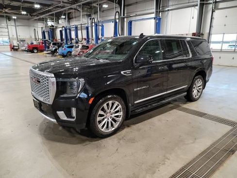 Used 2022 GMC Yukon XL Denali AWD/4WD image 3