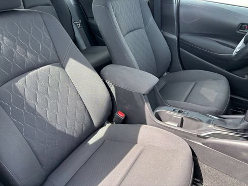Used 2025 Toyota Corolla LE FWD image 34