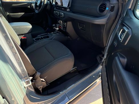 Used 2025 Jeep Wrangler Unlimited Rubicon 4xe w/ Convenience Group image 19