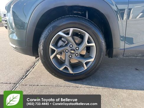 Used 2025 Chevrolet Trax LT FWD image 26