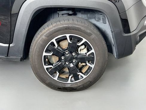 Used 2023 Jeep Renegade Trailhawk AWD/4WD image 36