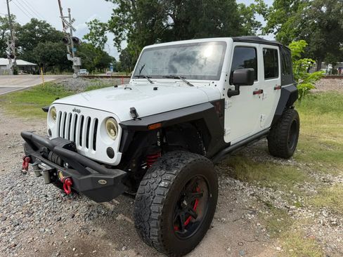Used 2015 Jeep Wrangler Unlimited Sport AWD/4WD image 3