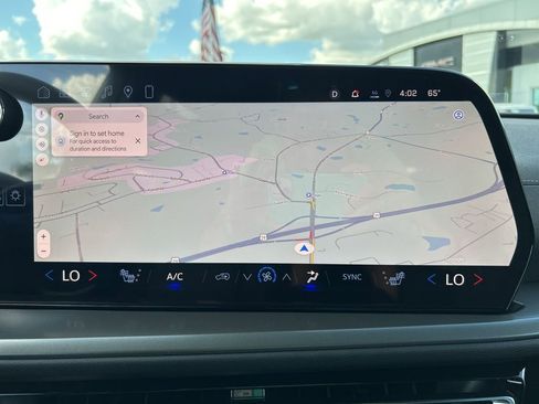 Used 2026 Chevrolet Traverse LT image 21