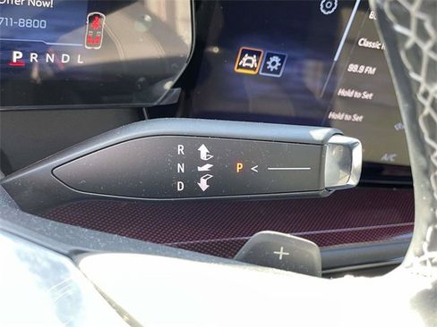 Used 2025 Chevrolet Traverse Z71 image 32