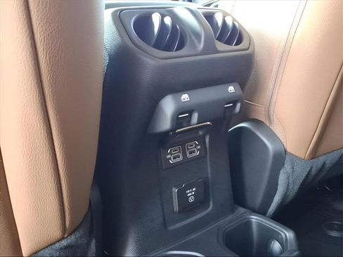 Used 2021 Jeep Gladiator Overland image 25