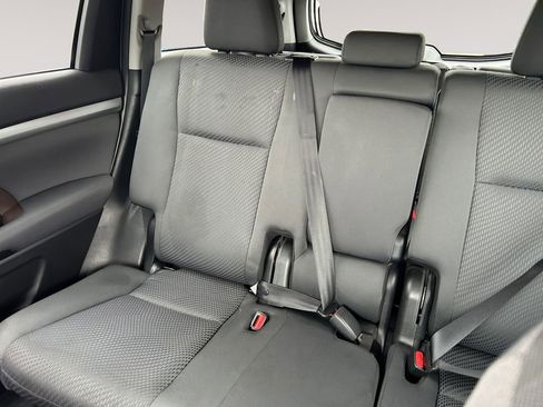 Used 2019 Toyota Highlander LE AWD/4WD image 13