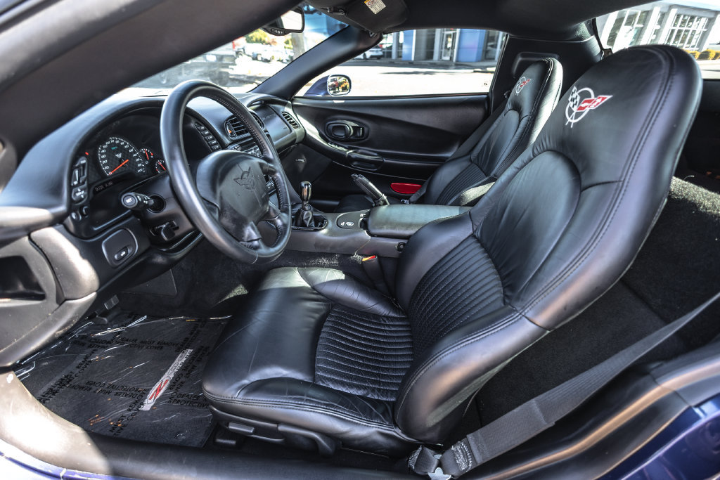 Used 2004 Chevrolet Corvette Z06 w/ Z06 Preferred Equipment Group RWD image 21
