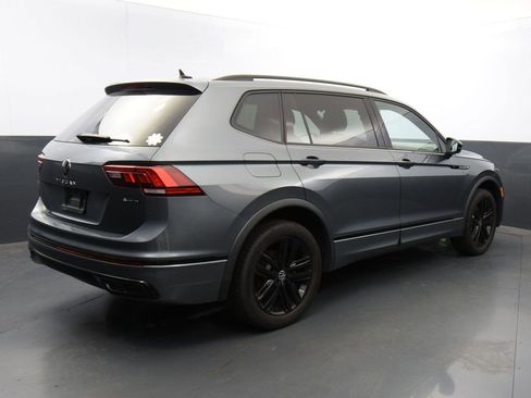 Certified 2022 Volkswagen Tiguan SE R-Line image 5