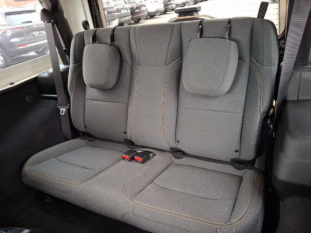 Used 2025 Jeep Wrangler Sport AWD/4WD image 13