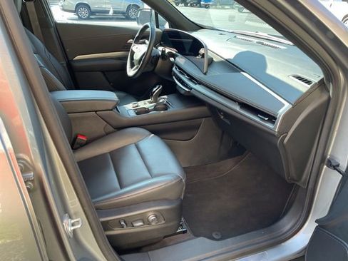 Used 2025 Cadillac XT4 Premium Luxury image 16