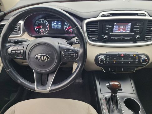 Used 2016 Kia Sorento LX w/ LX Convenience Package image 21