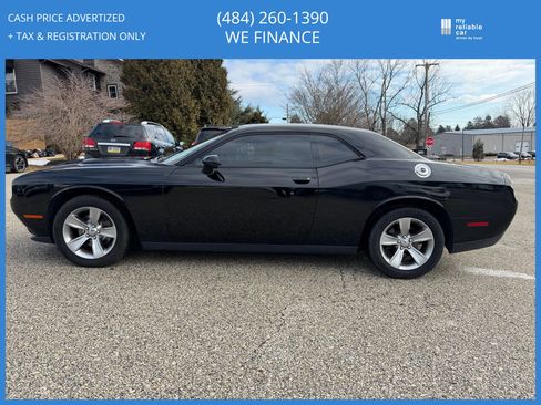 Used 2015 Dodge Challenger SXT image 8