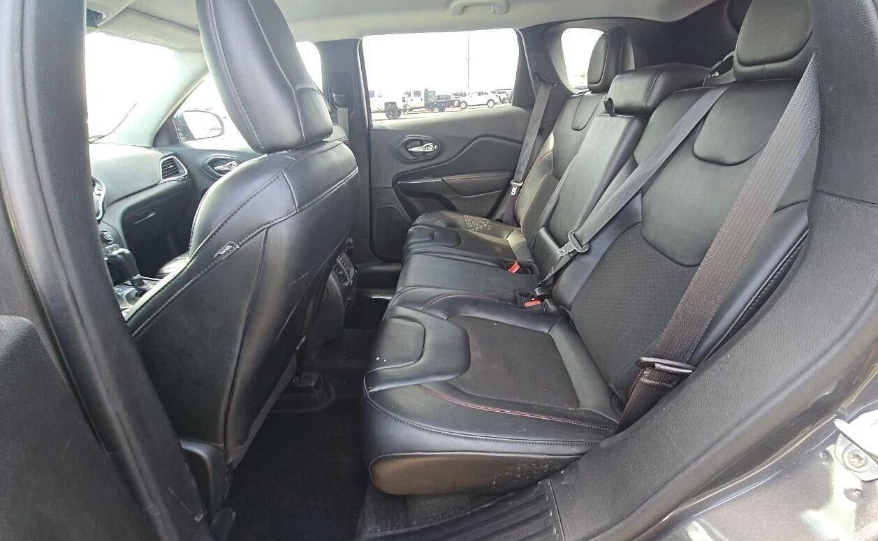 Used 2022 Jeep Cherokee Trailhawk AWD/4WD image 9