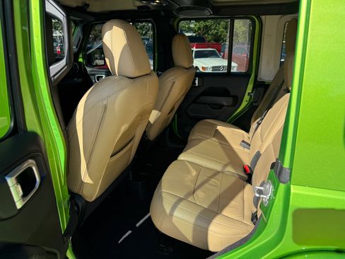 Used 2019 Jeep Wrangler Unlimited Sahara image 16