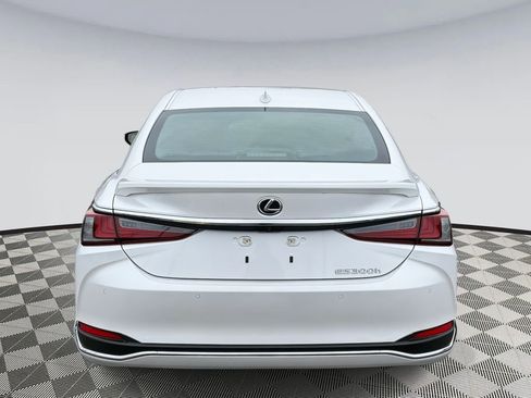 Used 2025 Lexus ES 300h w/ Premium Package image 3