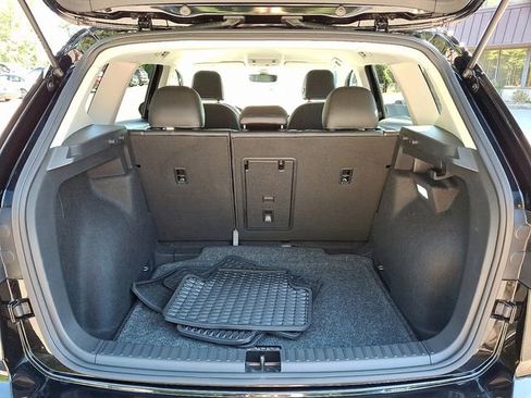 Certified 2025 Volkswagen Taos SE image 30