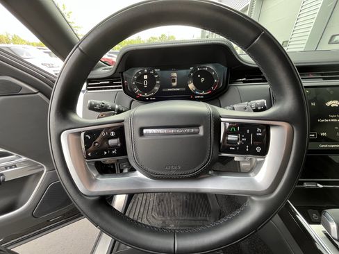 Used 2024 Land Rover Range Rover Long Wheelbase SE image 16